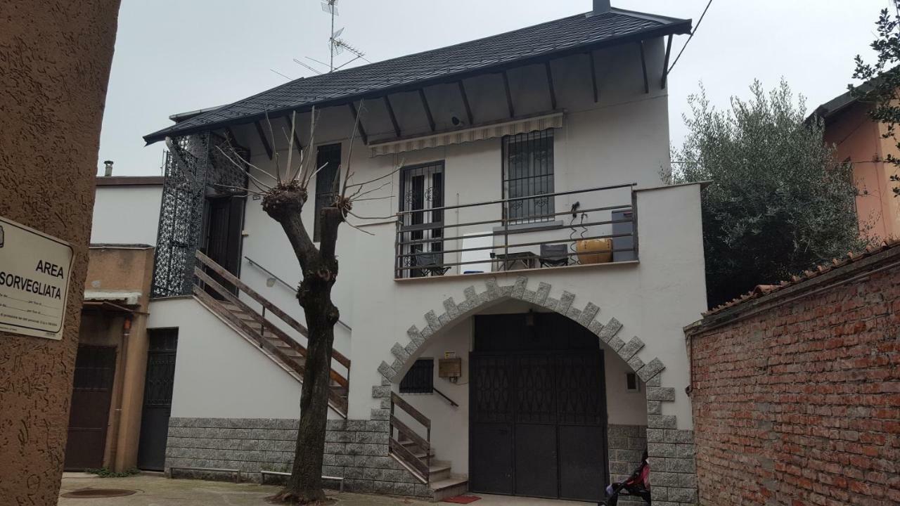 Typical Mountain Mansarda Close To Fiera Rho Milano Mind Pero Exterior photo